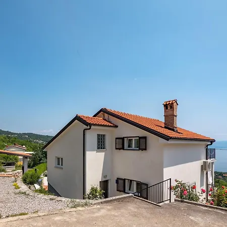 Сasa de vacaciones Kvarner With Heated Pool - Happy *
